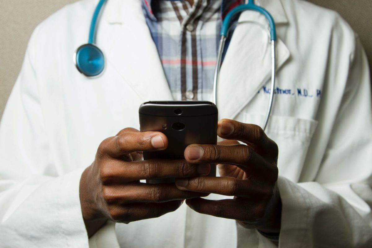national-cancer-institute-L8tWZT4CcVQ-unsplash Doctor on the phone